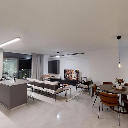Luxury 3&4 Bedroom New Apartments - Close To The Beach & Bahai Gardens ハイファ エクステリア 写真