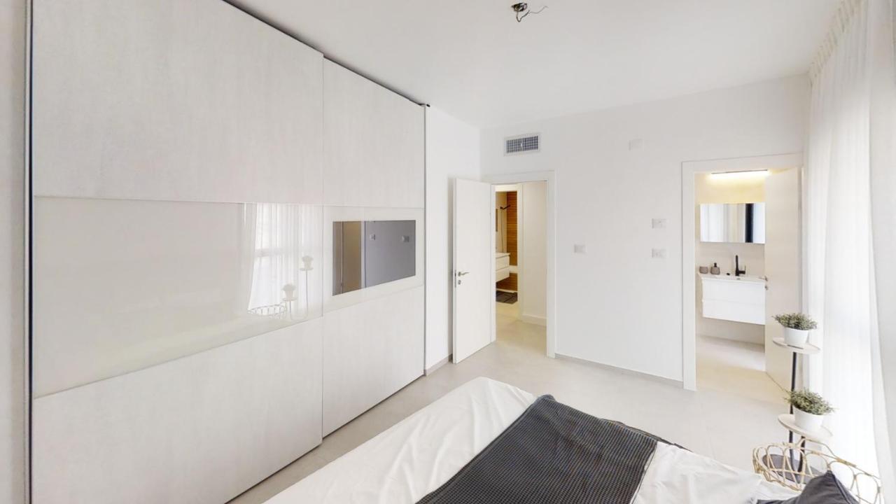 Luxury 3&4 Bedroom New Apartments - Close To The Beach & Bahai Gardens ハイファ エクステリア 写真
