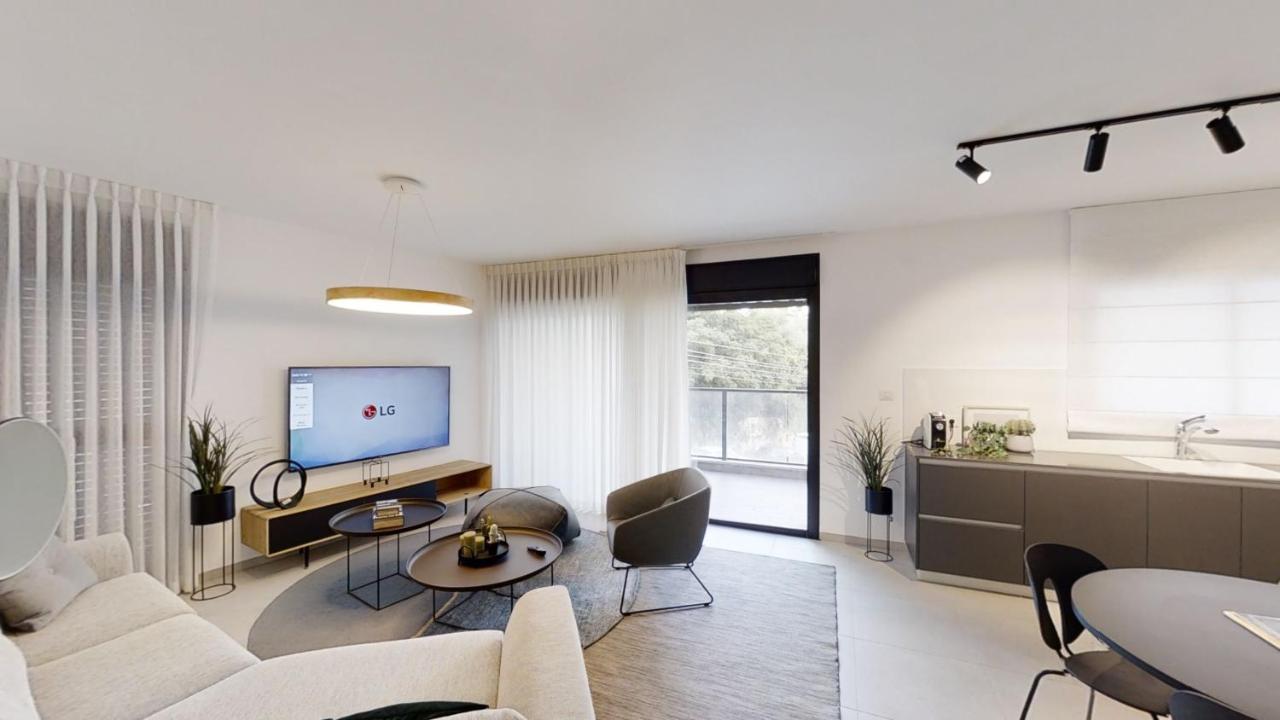Luxury 3&4 Bedroom New Apartments - Close To The Beach & Bahai Gardens ハイファ エクステリア 写真