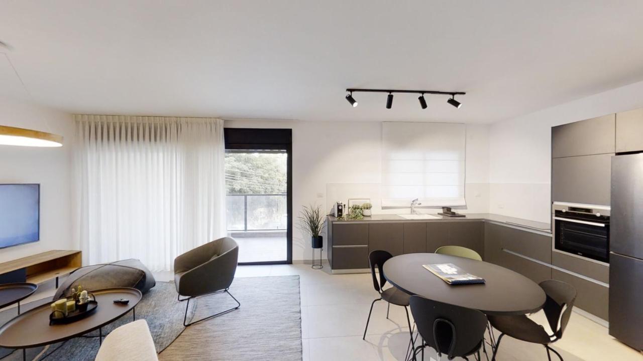 Luxury 3&4 Bedroom New Apartments - Close To The Beach & Bahai Gardens ハイファ エクステリア 写真