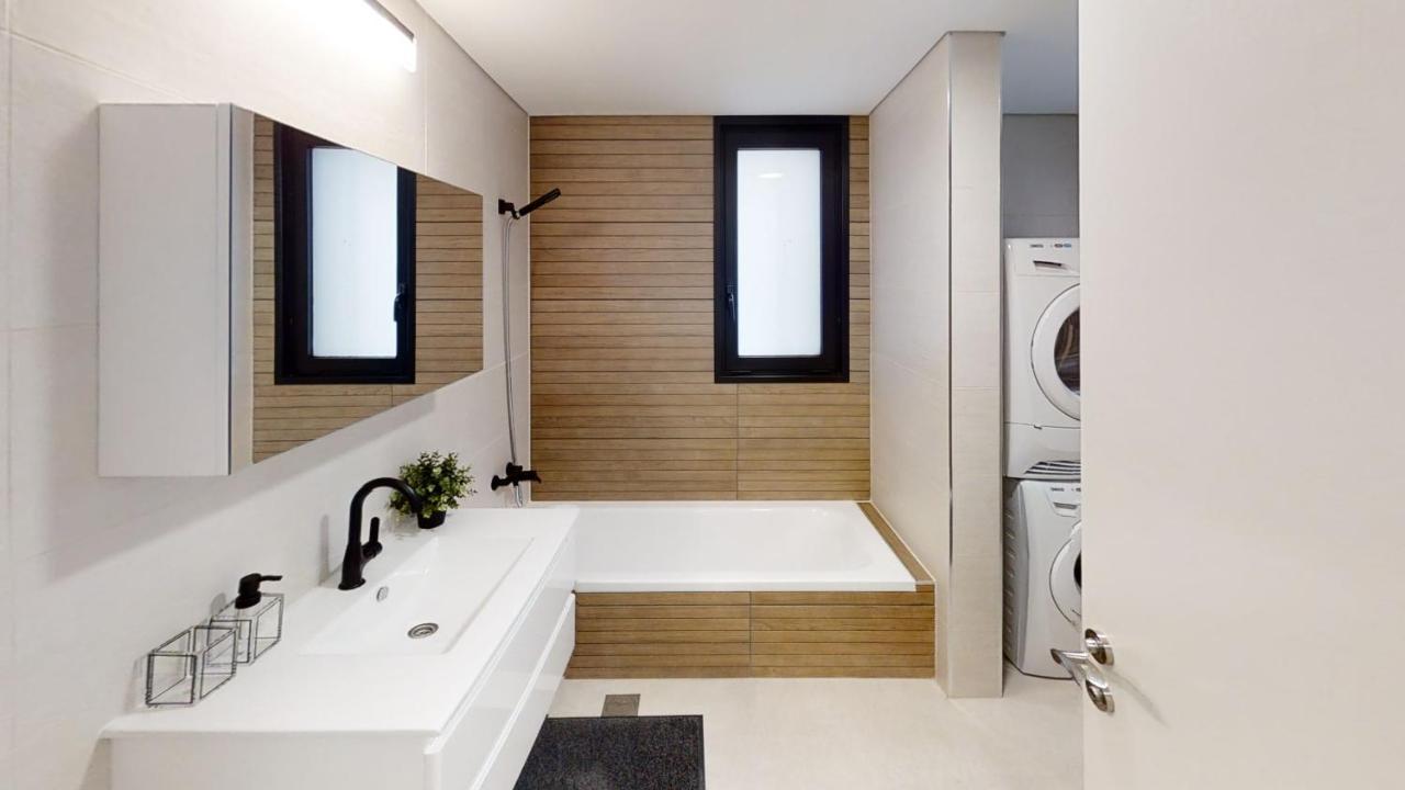 Luxury 3&4 Bedroom New Apartments - Close To The Beach & Bahai Gardens ハイファ エクステリア 写真