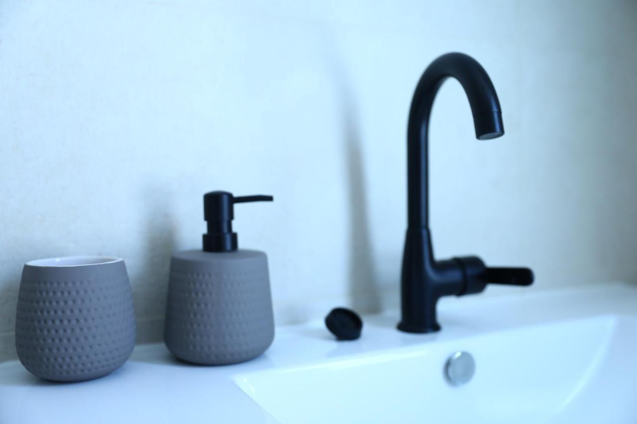 Luxury 3&4 Bedroom New Apartments - Close To The Beach & Bahai Gardens ハイファ エクステリア 写真