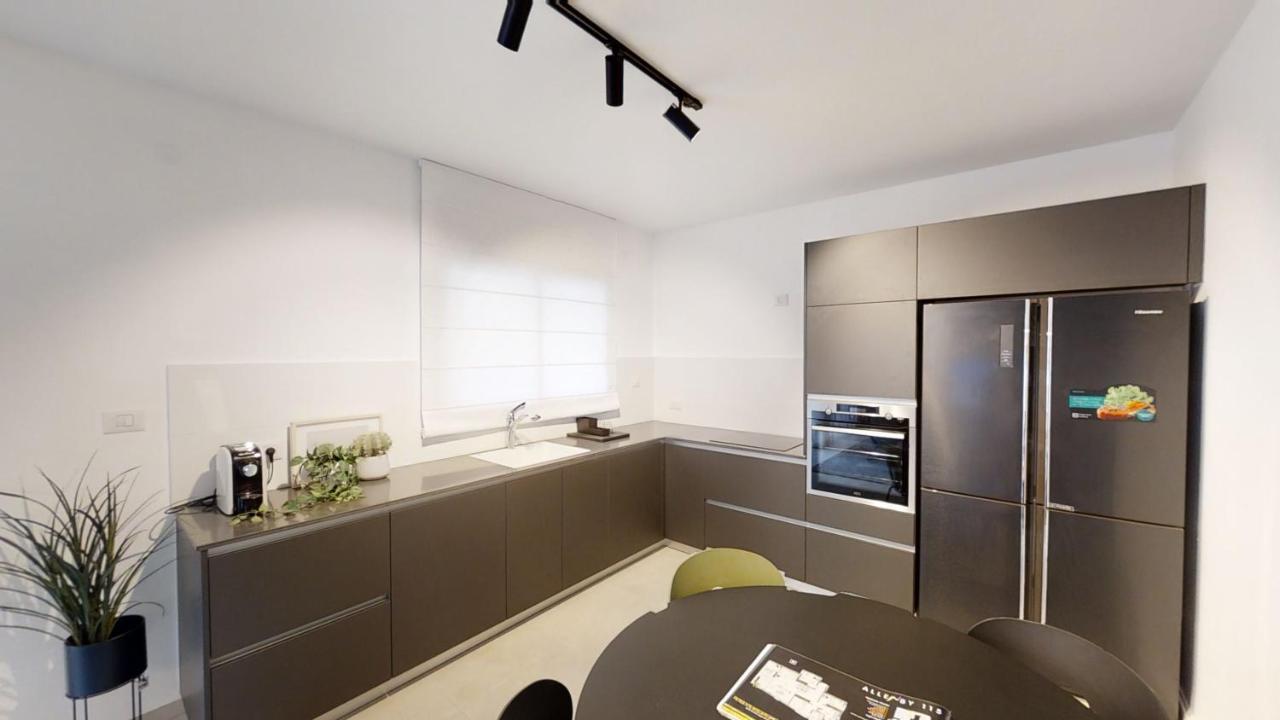 Luxury 3&4 Bedroom New Apartments - Close To The Beach & Bahai Gardens ハイファ エクステリア 写真